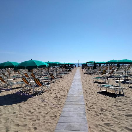 Residence Riviera Alba Adriatica Eksteriør billede