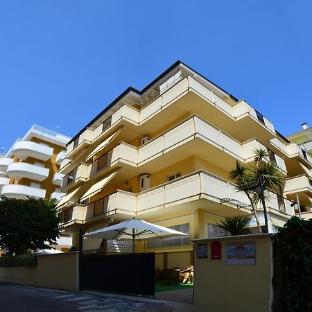 Residence Riviera Alba Adriatica Eksteriør billede