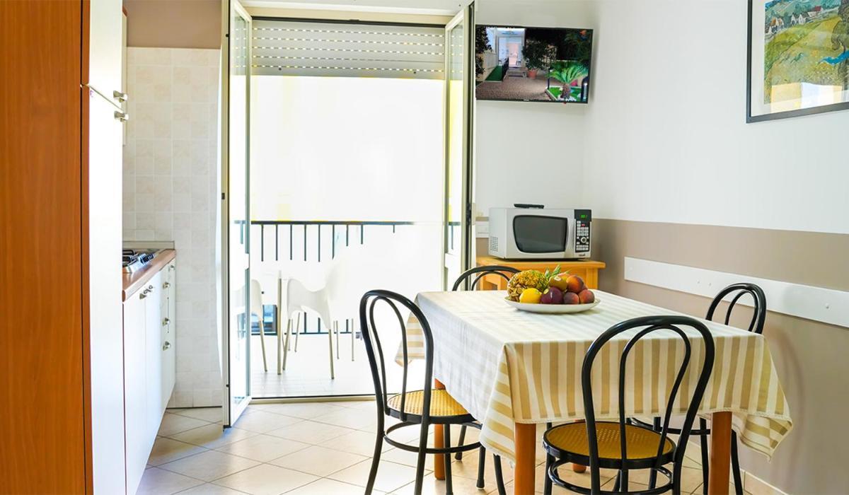 Residence Riviera Alba Adriatica Eksteriør billede