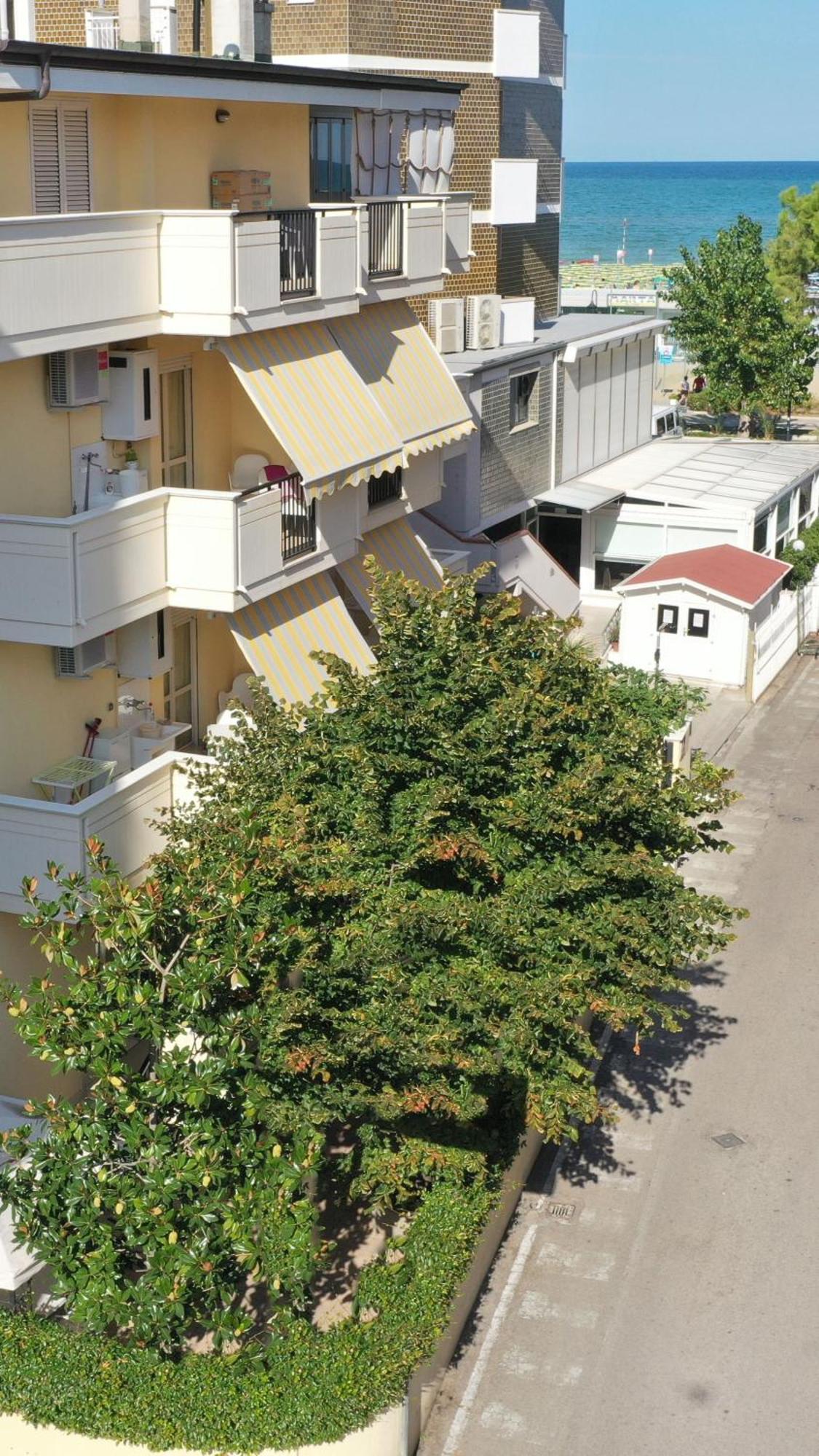 Residence Riviera Alba Adriatica Eksteriør billede