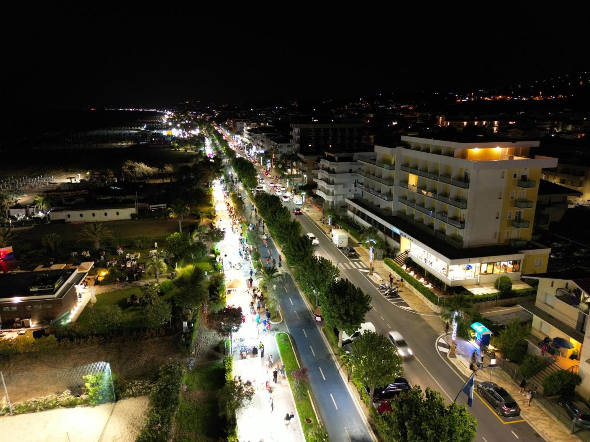Residence Riviera Alba Adriatica Eksteriør billede