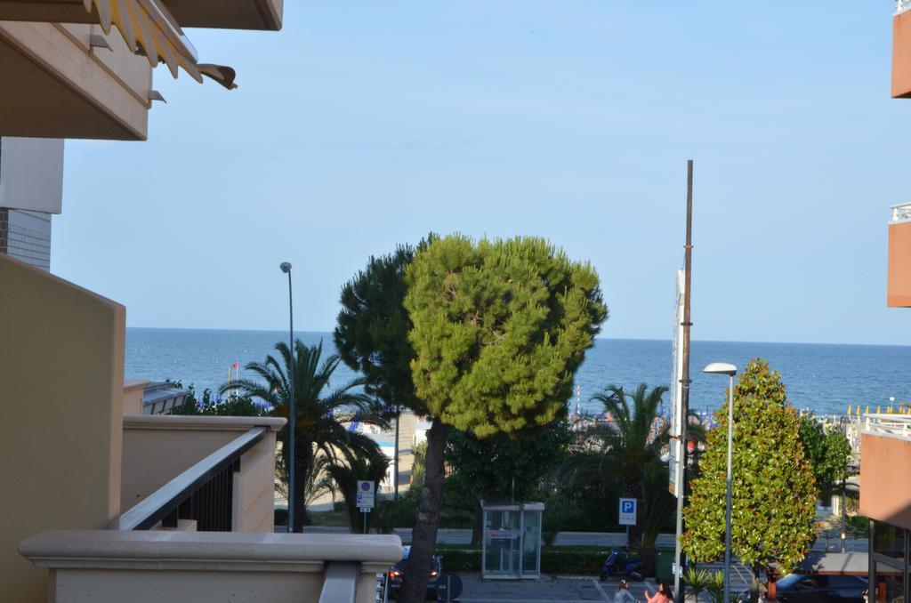 Residence Riviera Alba Adriatica Eksteriør billede