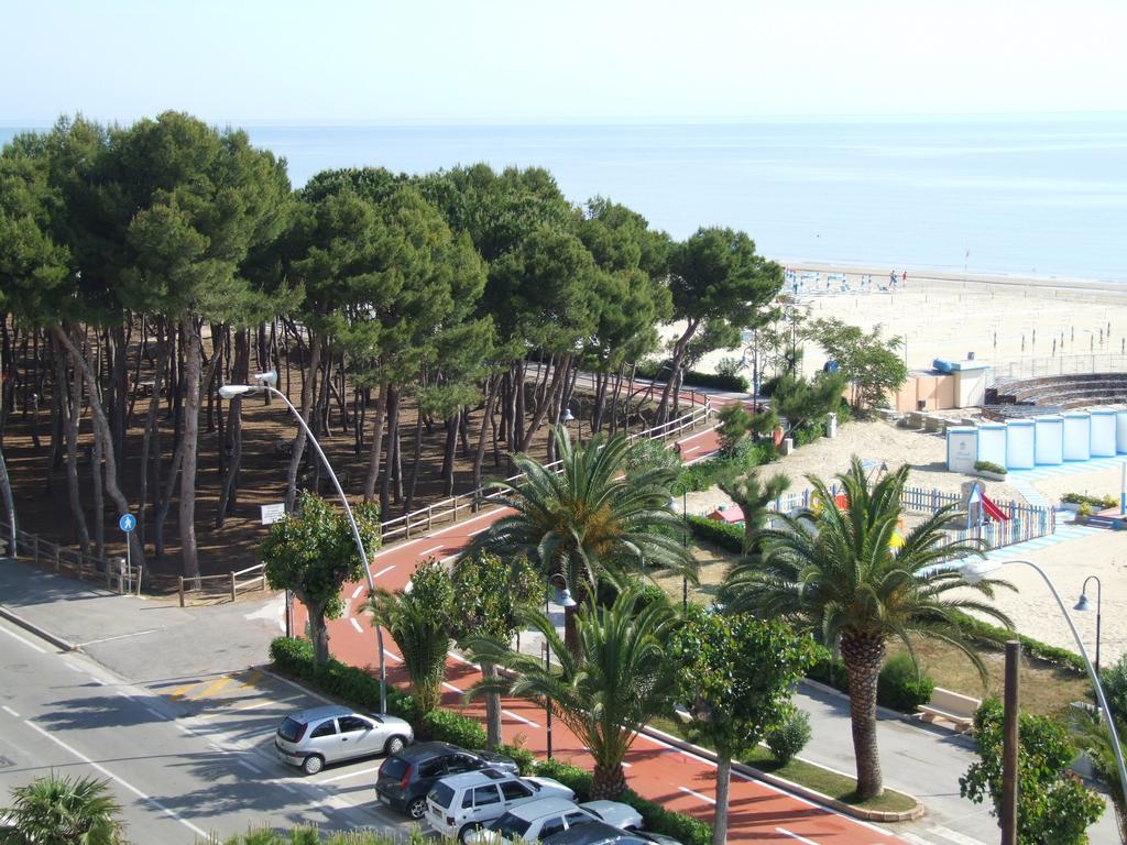 Residence Riviera Alba Adriatica Eksteriør billede
