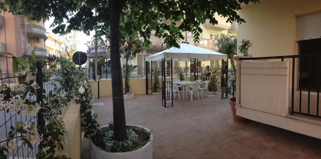 Residence Riviera Alba Adriatica Eksteriør billede
