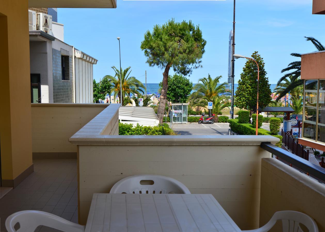 Residence Riviera Alba Adriatica Eksteriør billede
