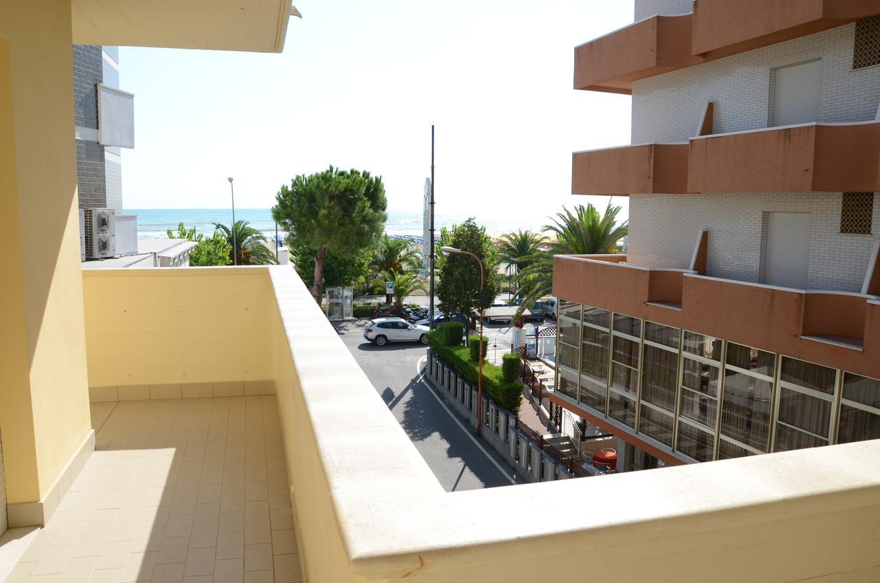 Residence Riviera Alba Adriatica Eksteriør billede